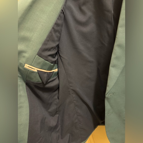 Express Suit - Picture 5 of 8